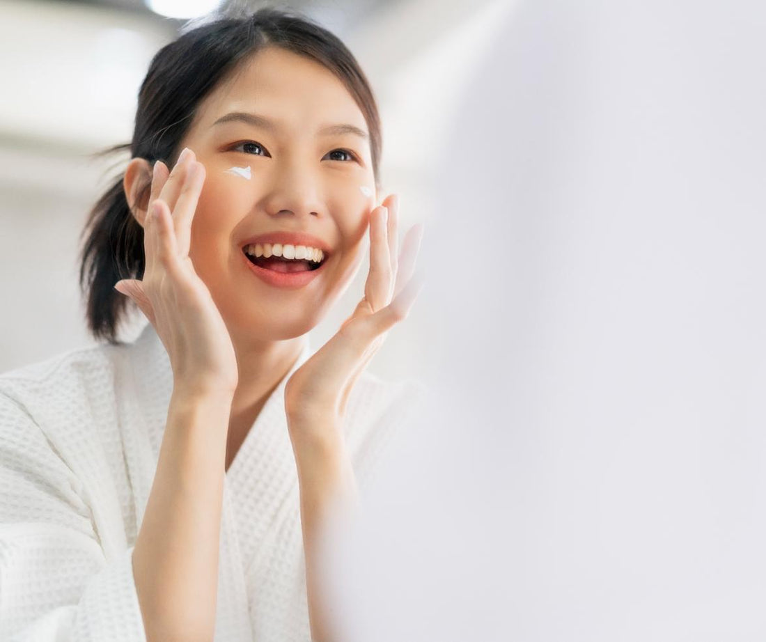 woman putting on sunscreen